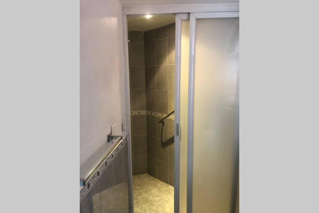 Amplia Habitacion Tipo Ejecutiva Con Bano Y Acceso Privados Toluca Exterior foto